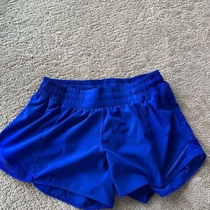 Lululemon hotty hot low-rise lined short 4”